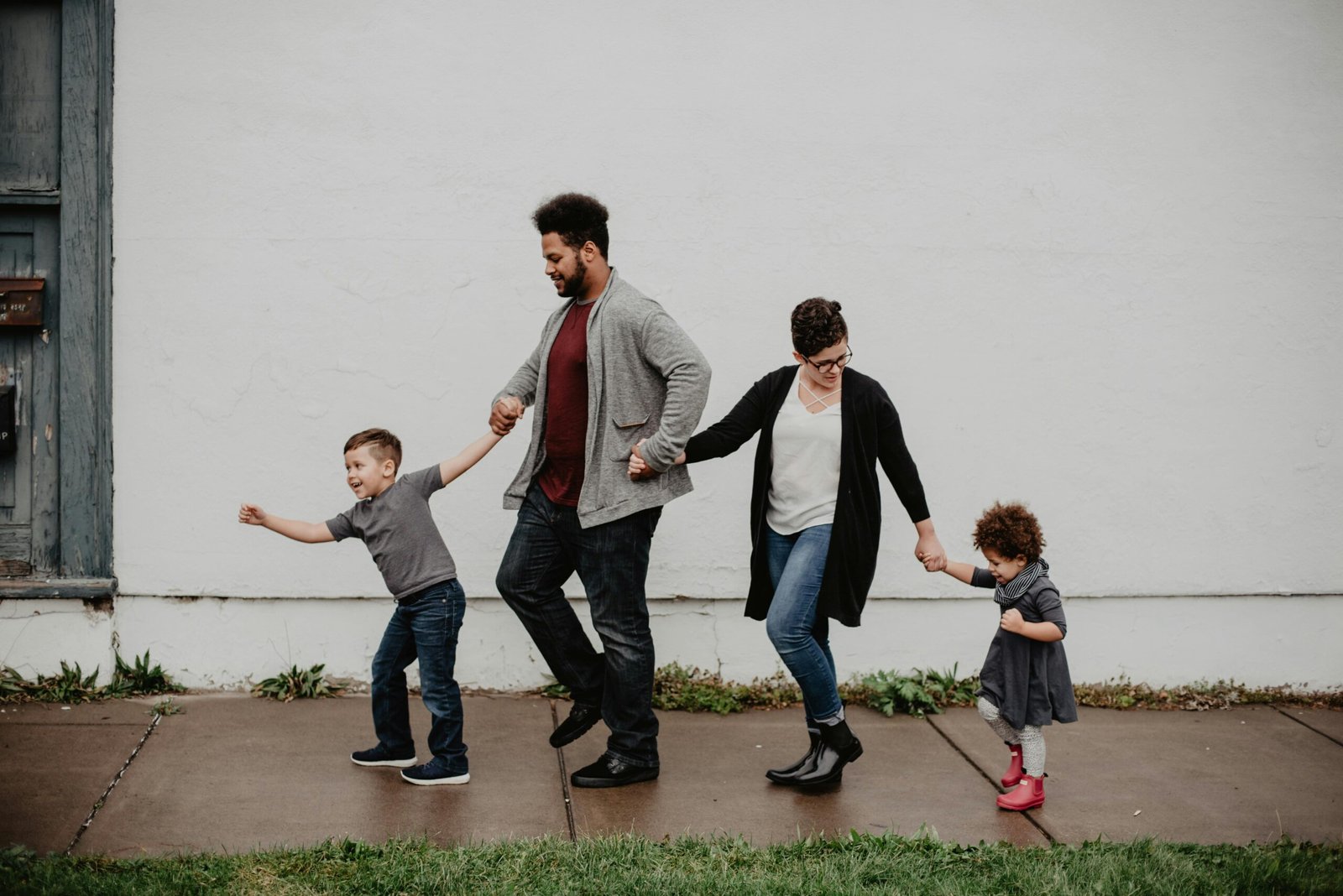 A couple with their male child and female child
