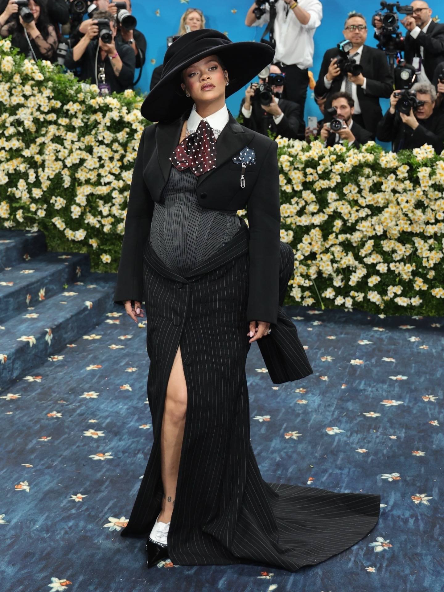 Rihanna is pregnant for the third time Rihanna's third pregnancy announcement at the Met Gala 2025